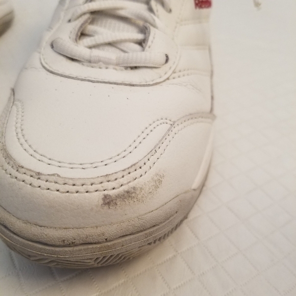 Reebok Classic Men's Size 7 Sneakers White Red Mark On Toe - Picture 5 of 7